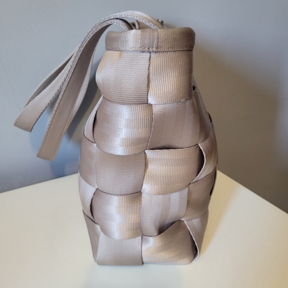 Harvey's Seatbelt Bag Shoulder Tote, VGUC - Picture 4 of 7